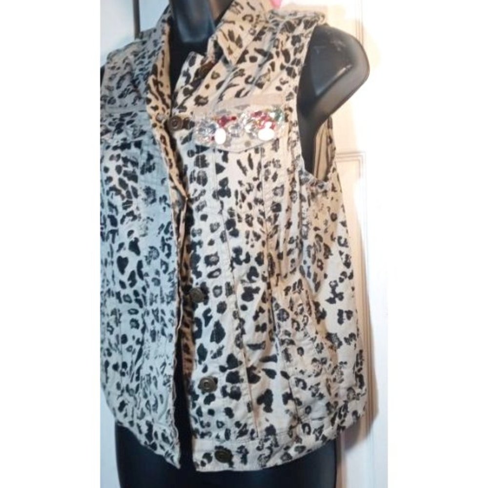 DOLLED UP LEOPARD PRINT VEST SZ M